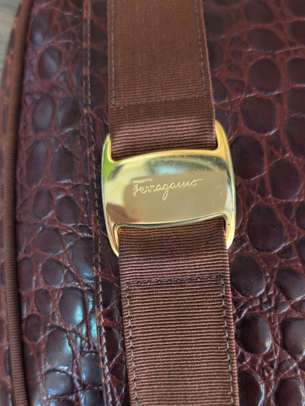 Salvatore Ferragamo Vara Ribbo Crocodile Embossed Leather Shoulder Crossboy Bag - Picture 8 of 13
